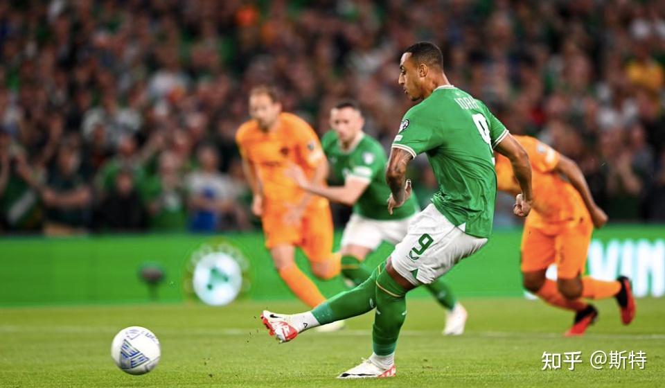 荷兰国家队准备迎战欧洲杯预选赛 荷兰国家队准备迎战欧洲杯预选赛