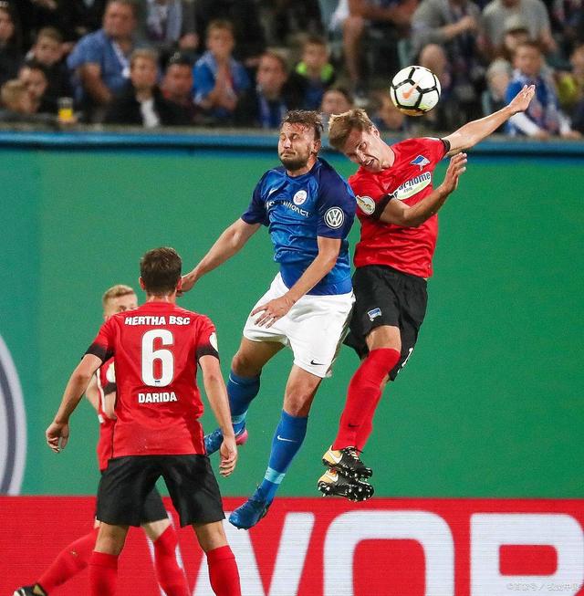 包含柏林赫塔逆转战胜对手，连续三场不败的词条